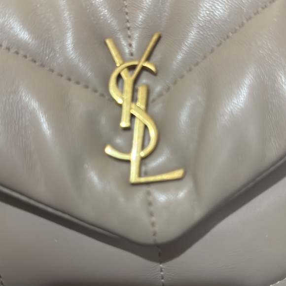 Saint Laurent

Puffer Toy Shoulder Bag in Quilted Lambskin - Picture 4 of 6